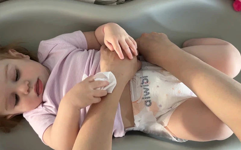 Как менять детские подгузники